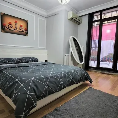 Apartamento Sadri Maksudi Kurtulus 2+1 Estambul